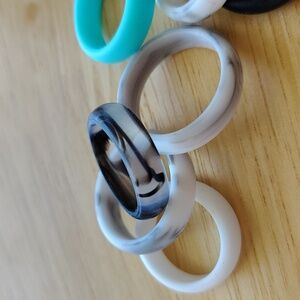 ⭕ Set Of 9 Assorted Silicone Rings